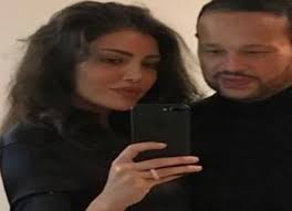 كشفت الفنانة ريهام حجاج لأول مرة، عن تفاصيل قصة حبها برجل الأعمال محمد حلاوة، والانتقادات التي تتعرض لها بعد زواجها منه، مشيرة إلى أنها أصبحت لا تستطيع الاستغناء عنه أو العيش بدونه في حياتها. Ø±ÙŠÙ‡Ø§Ù… Ø­Ø¬Ø§Ø¬ ØªØ¹Ù„Ù† Ø²ÙˆØ§Ø¬Ù‡Ø§ Ù…Ù† Ù…Ø­Ù…Ø¯ Ø­Ù„Ø§ÙˆØ© Ø·Ù„ÙŠÙ‚ ÙŠØ§Ø³Ù…ÙŠÙ† Ø¹Ø¨Ø¯ Ø§Ù„Ø¹Ø²ÙŠØ² Ø±Ø£ÙŠ Ø§Ù„ÙŠÙˆÙ…