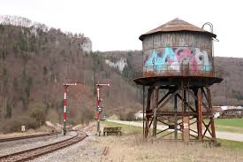 Die temperaturen erreichen höchstwerte um 10 grad. Datei Wassertank Und Ausfahrsignale In Hausen Im Tal Jpg Wikipedia
