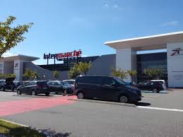 14:00 (services / banque / poste / relais colis) Intermarche Wikipedia
