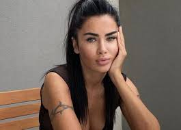 Find the latest tracks, albums, and images from oana zavoranu. Oana ZÄƒvoranu A DezvÄƒluit Care Este IntervenÈ›ia EsteticÄƒ La Care A Apelat