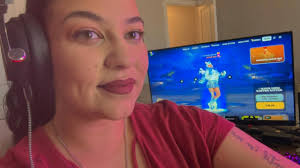 I'm live‼️Follow & come thru the stream‼️