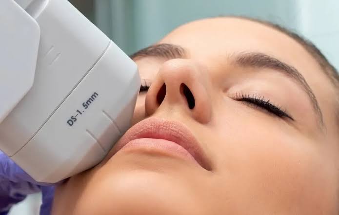 هایفوتراپی چیست؛ روشی نوین برای جوانسازی و کشیدن پوست • دیجی‌کالا مگ