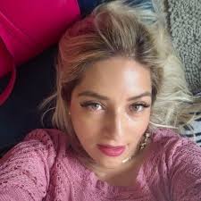 Elizabeth badillo (@elybadillo)