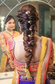 Indian Bridal Hairstyle Ideas For Mehndi And Sangeet Ceremony Wedding Hairstyles Updo Messy Hair Styles Indian Bride Hairstyle