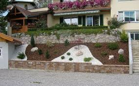 Quellsteine Und Kiesflachen Landschaftsgartner Erwin Wieland Austria Www Gaertner Wieland Com Landschaftsgartner Quellstein Aussengestaltung