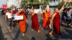 Myanmar is the largest country in mainland southeast asia and the 10th largest in asia by area. Junta Droht Demonstranten In Myanmar Aktuell Asien Dw 08 02 2021