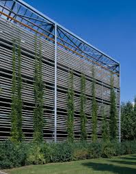Der weltweit größte siemens standort in erlangen nimmt formen an. Parkhaus Siemens Ag Erlangen Germany Hupfauf Thiels Architekten Bda Parking Building Green Roof Green Facade