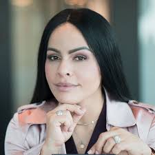 Pastora Yesenia Then predicas