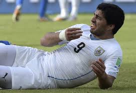 And suarez's teeth were in action again tonight when his mouth made contact with dier's forearm. Soccer S Suarez On Bite My Teeth Fell Onto His Shoulder Cbs News