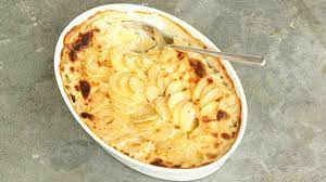 Simple Scalloped Potatoes Recipe Recipe Scalloped Potatoes Easy Scalloped Potatoes Everyday Food
