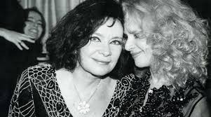 Ο γάμος τελέστηκε σε στενό οικογενειακό κύκλο. Kwstas Kazakos Apisteytes Apokalypseis Gia Thn Kontra Boygioyklakh Karezh Kai Ton Dhmhtrh Papamixahl In Gr