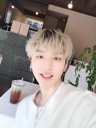 Junghyunwoo Hyunwoo Narachan Mont Kpop Smile Happy Blonde Blondehair Pop T Kim Sang Kpop Idol