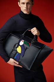 Catálogos y folletos con ofertas de bolsos en carolina herrera. Ch Carolina Herrera Menswear Collection Perfumecarolinaherrera Perfume Carolinaherrera Perfumeargentina Perfumes ê°€ì£½