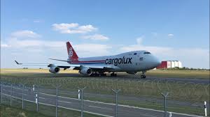 As one of the world's most popular choices for cargo airplanes, it holds a maximum gross payload of 128.5 metric tonnes. Cargolux Boeing 747 400f Take Off From Luxembourg To Los Angeles Lax Youtube