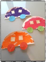 Peinture (noire, jaune blanche et marron) colle; Des Voitures En Assiette En Carton