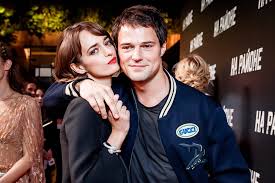 Также данила козловский откровенно ответил на вопрос об отношениях с ольгой зуевой — матерью своего ребенка. Danila Kozlovskij Vpervye Stal Otcom Karavan