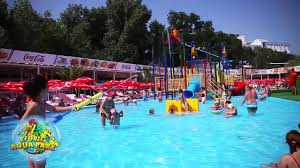 Noi am nimerit in prima zi in care restaurantele din interior functionau toate, asa ca am beneficiat :)) si de un mic control la intrare, pentru a nu avea la noi mancare. Filmulet Prezentare Eforie Aqua Park Youtube
