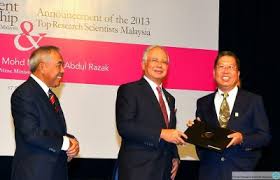 Sesiapa yang mempunyai tiga orang anak yang mana salah seorangnya dia tidak namakan dengan (nama) muhammad sesungguhnya dia adalah orang yang jahil.. Saintis Frim Terima Anugerah Asm Institut Penyelidikan Perhutanan Malaysia