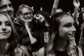 Vama Neconvențional se apropie de final. Despre comunitățile create  weekendul trecut la Cluj-Napoca și Sibiu, unde turneul a marcat două  concerte cu număr record de bilete. Urmează Iași și Sinaia