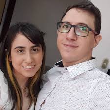 Situation: Player A summons Accesscode successfully, uses effect to gain  attack. On resolution of the effect to gain attack, does player A have  priority to activate a quick effect and if they