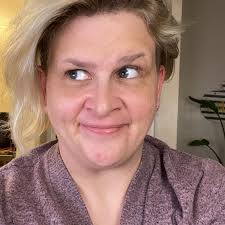 What affordable neighborhoods in Chicago are recommended for post-grad  young adults to live in?