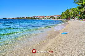 Privlaka is a small picturesque and tourist resort, located in central dalmatia, in immediate vicinity of the historical tourist destination of zadar.it is located on a spacious peninsula and is surrounded with beautiful beaches and clear blue sea on three sides. Strand Diklovac Zadar Strande An Putovnica Net