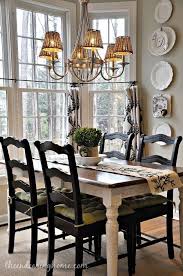 Here Is A Small Dining Room S Izobrazheniyami Kuhnya V Derevenskom Stile Dizajn Stolovoj Ukrashenie Stolovoj
