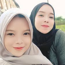 Nama asli : Nazril Irham Nama panggung : Ariel Noah Tanggal lahir : 16  September 1981 Usia : 41 tahun Agama : Islam Profesi : Penyanyi-penulis  lagu, vokalis band Noah Ariel Noah