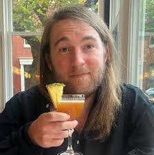 Holly Moffett's Instagram, Twitter & Facebook