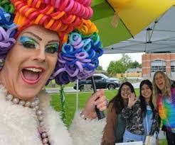 Hilary Langston's Instagram, Twitter & Facebook