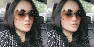 Dalam unggahannya, terlihat enam foto berbeda yang dikolasekan. Saling Kenal Jennifer Dunn Sering Ketemu Sarita Abdul Mukti Kapanlagi Com