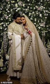 Deepika Padukone And Ranveer Singh S Mumbai Wedding Reception Indian Wedding Outfits Indian Wedding Fashion Indian Bridal Wear