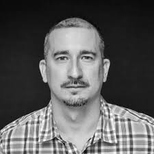 Can we agree that everyone needs a pizza pocket in their hoodie? 🍕