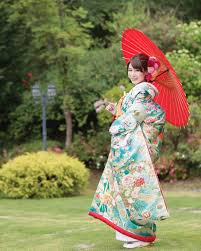 絶対撮りたいポーズはこれ はんなり可愛い和装の前撮りおすすめショットまとめ marry マリー 結婚式 前撮り 和装 ロイヤルウェディング ウェディングフォト