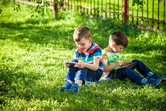 Technology vs Nature – Why Outdoors Activities Are Essential for Kids – LIFE AS A HUMAN