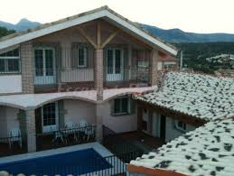 Conjunto de casas y apartamentos,de 4 a 108 plazas. 30 Casas Rurales En Burgohondo Avila