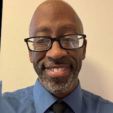 BOMBSHELL DA NFL: A NFL demitiu inesperadamente três árbitros,  principalmente Shawn Hochuli, que oficializou o jogo entre o árbitro  Buffalo Bills vs Kansas City Chiefs, por seu envolvimento no maior  escândalo de