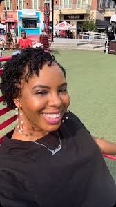 👋🏾✌🏾☺️