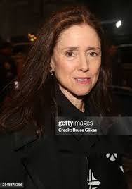 Julie Jacobs's Instagram, Twitter & Facebook