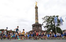 Everyone's 26.2 miles were different, but the journeys and emotions were inspiring. Berlin Marathon 2021 Strecke Termin Anmeldung Achilles Running