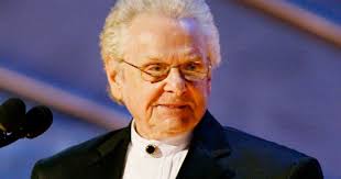 Bluegrass master Ralph Stanley dies at 89