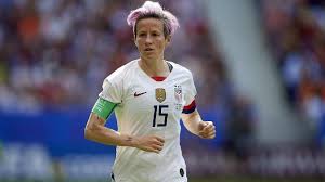 Megan rapinoe interessiert sich nicht nur für fussball, auch wenn sie mit ihrer mannschaft gerade die usa verteidigten ihren titel erfolgreich, gewannen 2:0 gegen die niederlande und rapinoe mit. Plakate Von Wm Star Megan Rapinoe Beschmiert