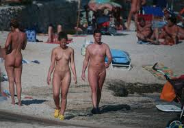 NATURISTS & NUDISTS