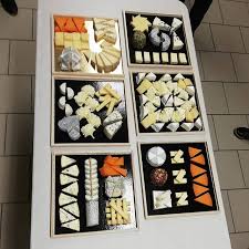 Plateaux De Fromages En Vente En Boutique Maisondufromage Poulignysaintpierre Fromage Parcnaturelregionaldelabrenne Brenne Cheese Art Cheese Finger Foods