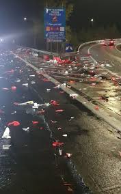 Din primele informații un șofer este rănit și o femeie a suferit un atac de panică. Beat Si Fara Permis Un Barbat S A Rasturnat Cu Masina Pe Autostrada Soarelui A Fost Arestat Preventiv Mobile