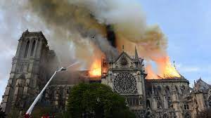 C'est une cathédrale, un lieu de culte catholique situé sur l'île de la cité à paris. El Liceu La Catedral I La Sagrada Familia Es Bolquen En La Notre Dame Beteve