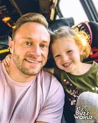 Oh this kid... melts me. #daddysgirl #outdaughtered @ Atlanta, Georgia