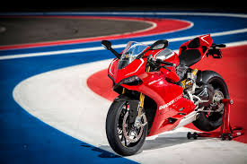 The ducati 1199 panigale was a 1,198 cc (73.1 cu in) ducati sport bike introduced at the 2011 milan motorcycle show. Ducati 1199 Panigale R Specs 2012 2013 Autoevolution