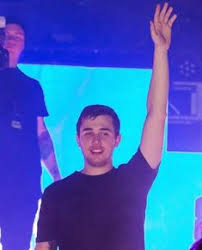 Very hard to do for me and i could live pretty fine without who else loved tom holland's spidey? 22 Marshmello But With No Helmet Ideas Edm Dj Djs