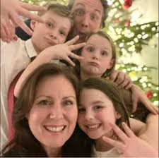 Hi everyone! I'm Candice Elliott, HR Strategist and drinker of too many  cups of tea and coffee, and . . . ​ I've decided to share my proven system  for attracting employees